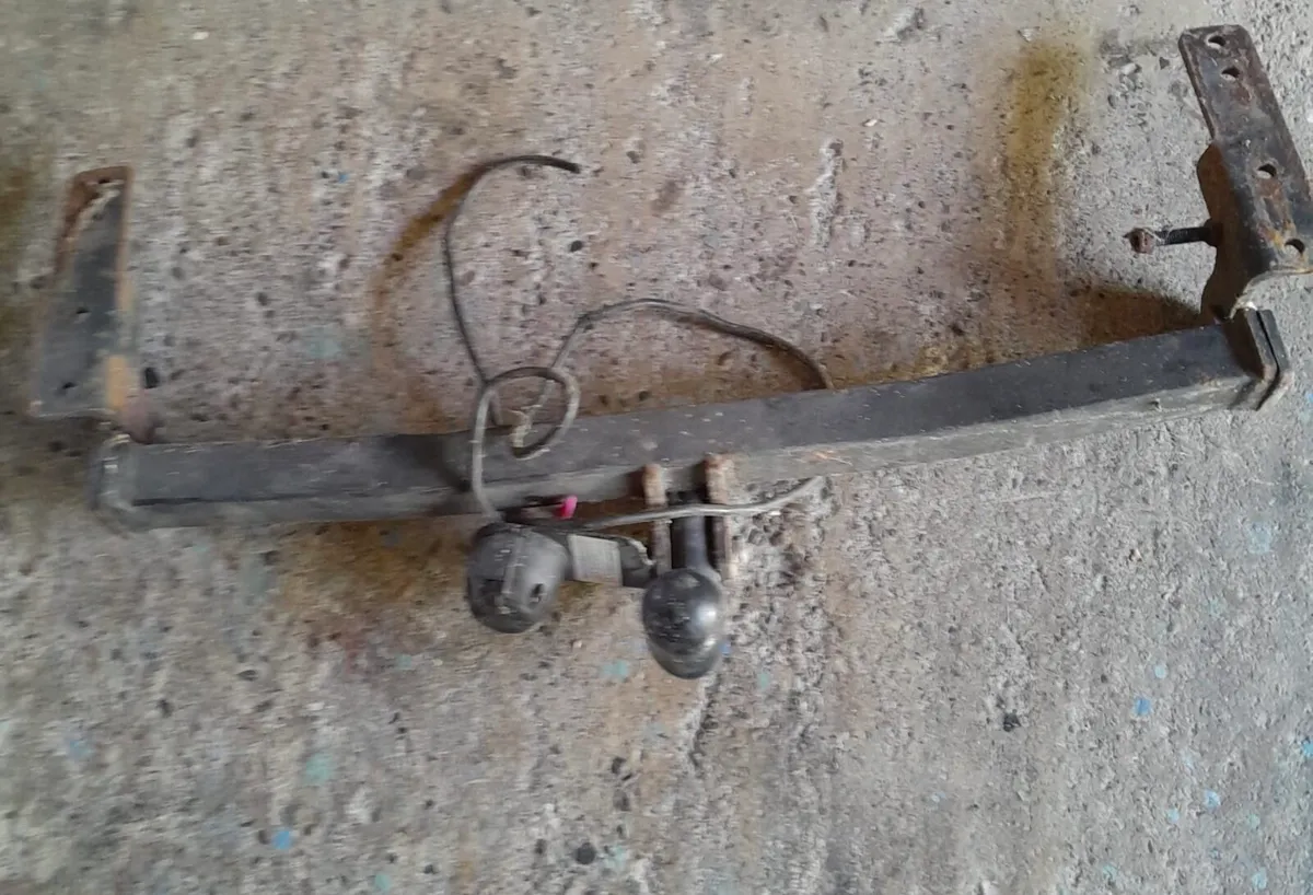 Car Hitch - Image 1
