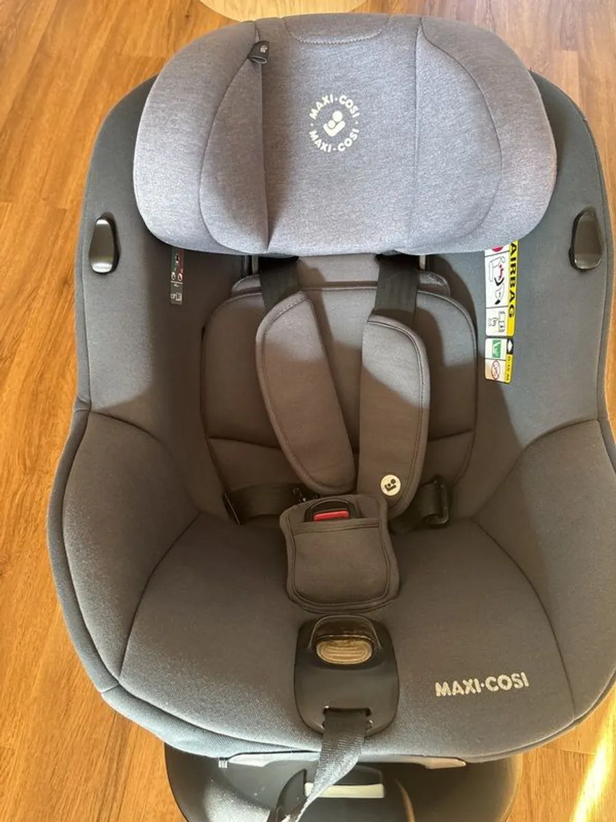 Maxi Cosi 360 Mica rotating i-Size car seat with integrated ISOFIX base - Image 3