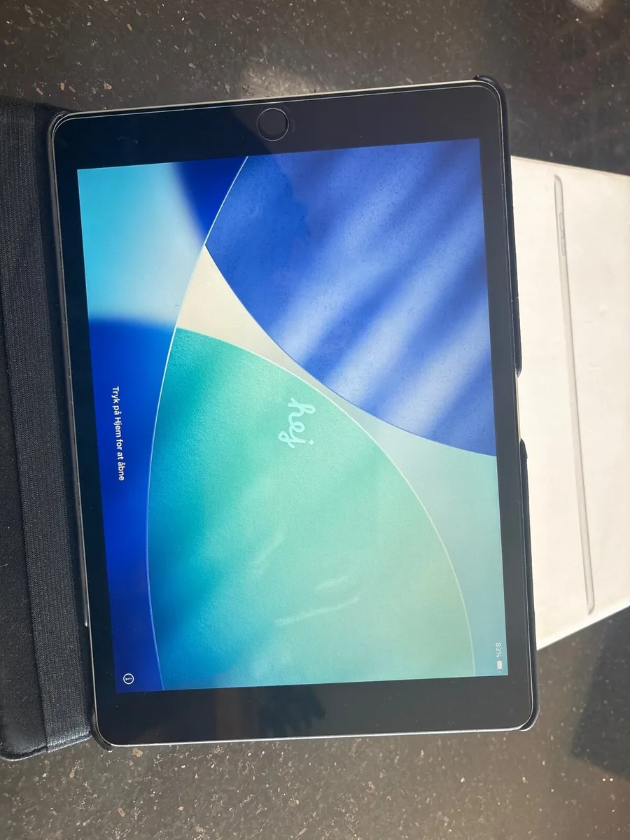 iPad - Image 1