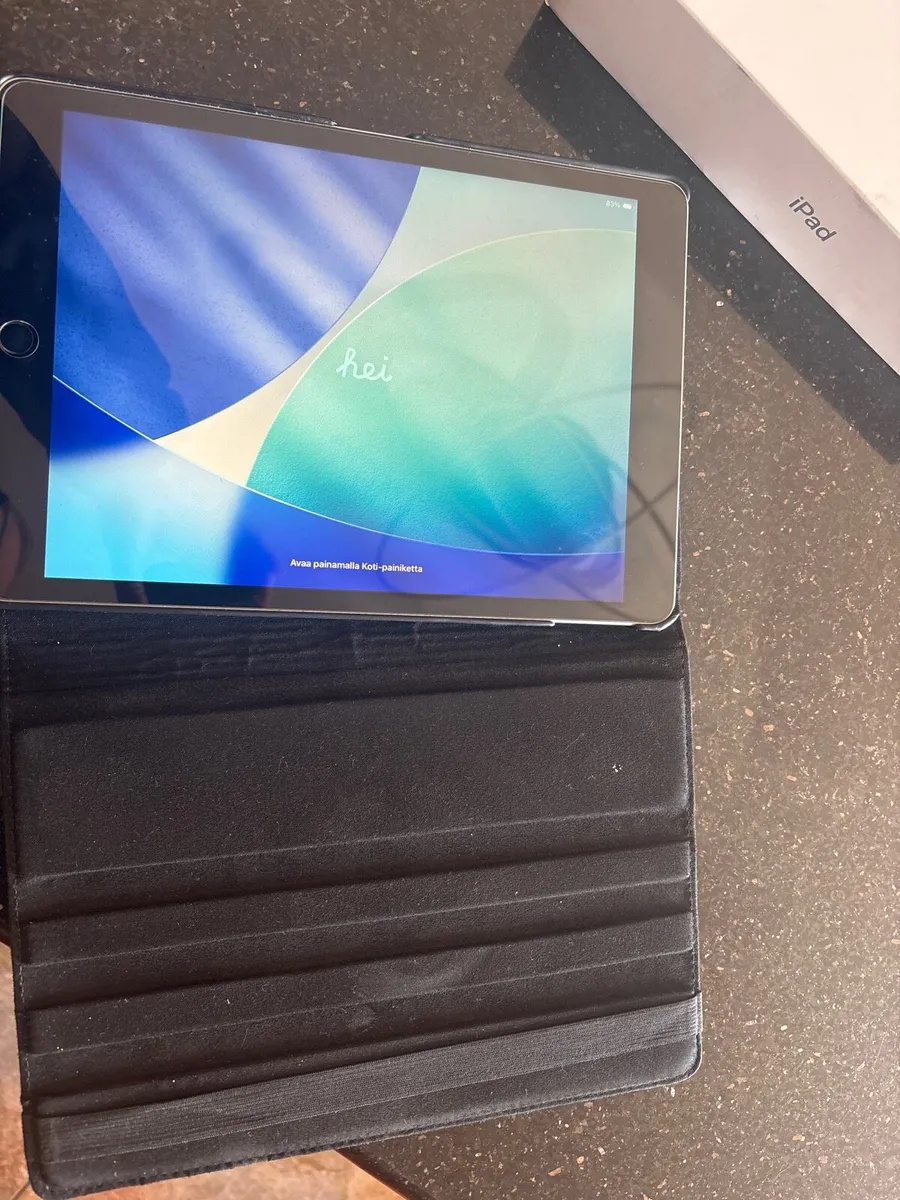iPad - Image 2