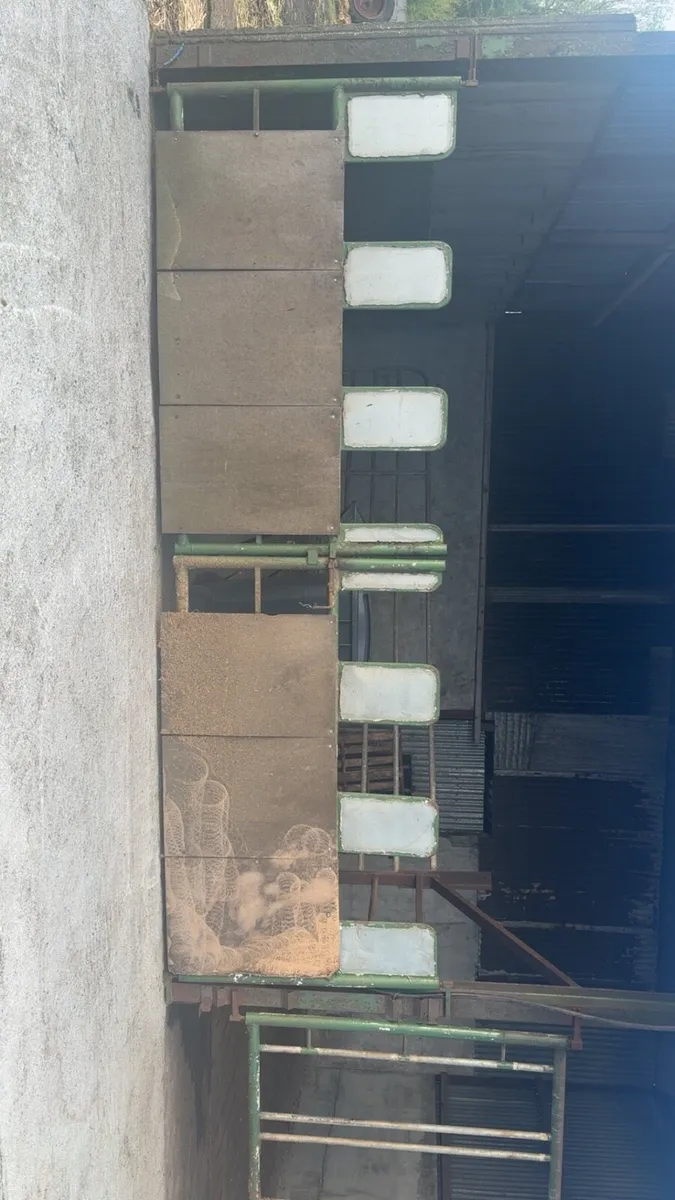 Barriers and implements - Image 2