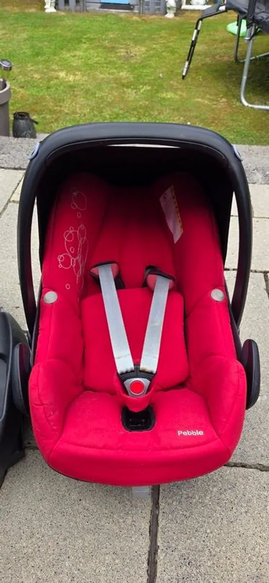 Car seat and base - Image 1