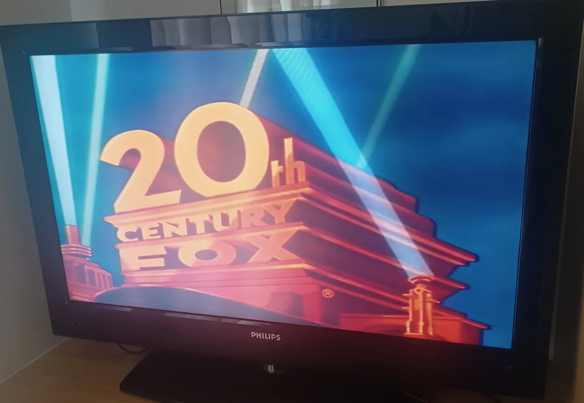 Philips 42" Widescreen Flat TV - Image 1