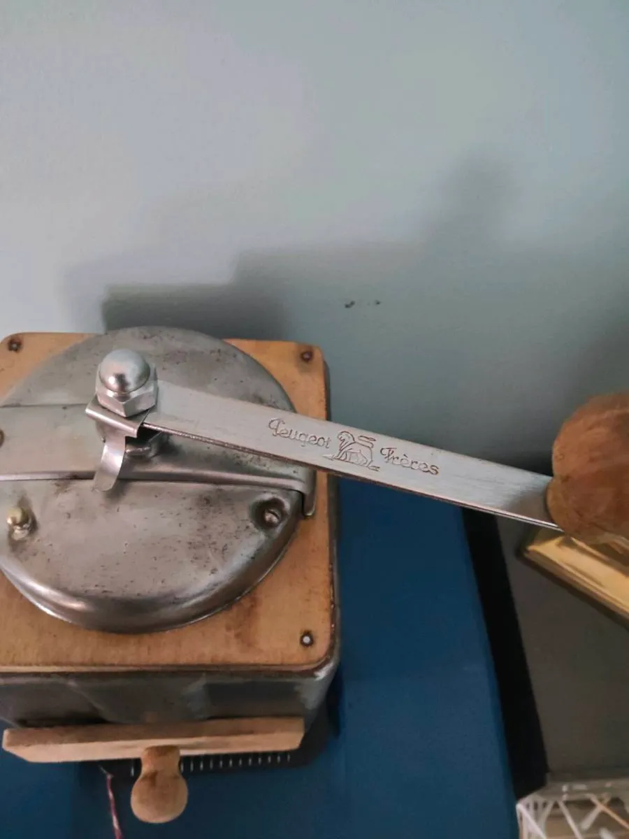 Peugeot vintage coffee grinder - Image 2