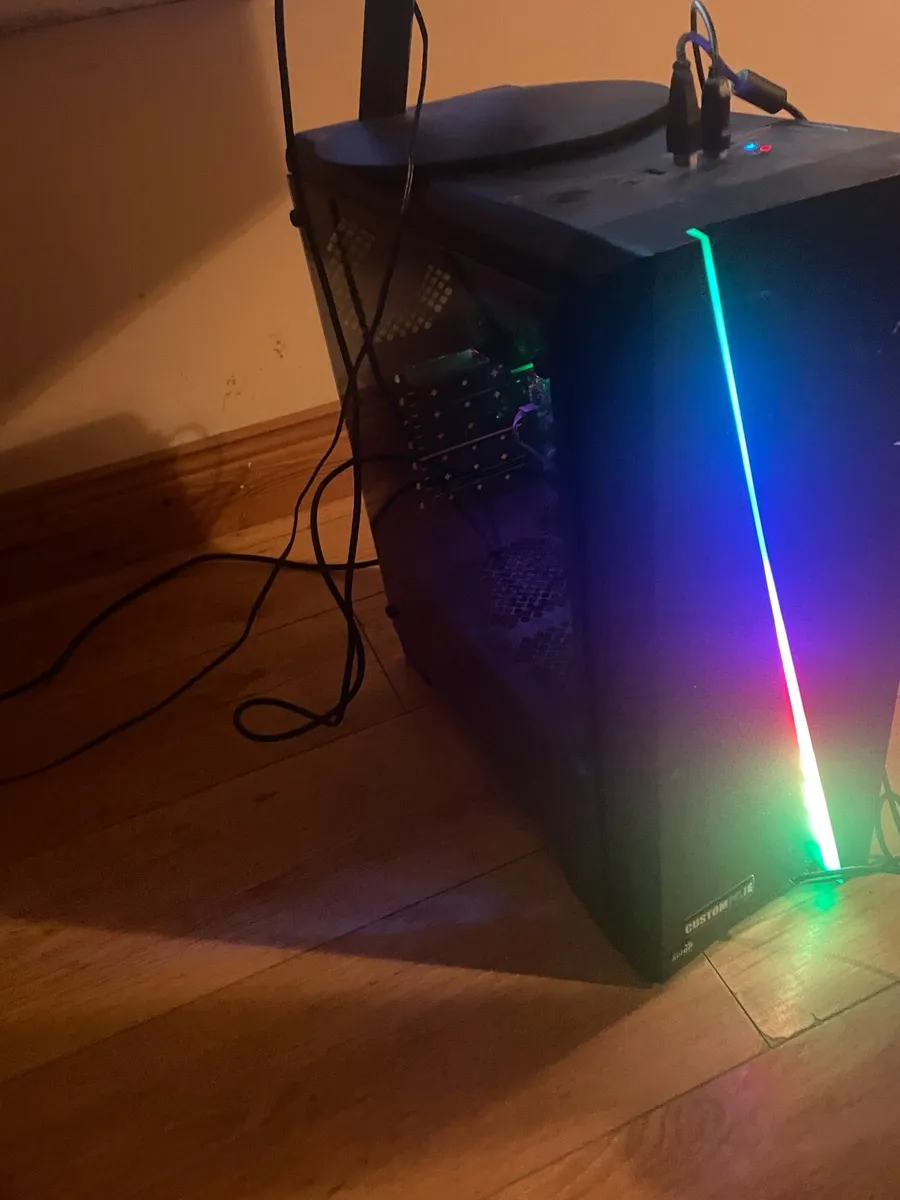 Gaming pc setup and g29 racing wheels - Image 2
