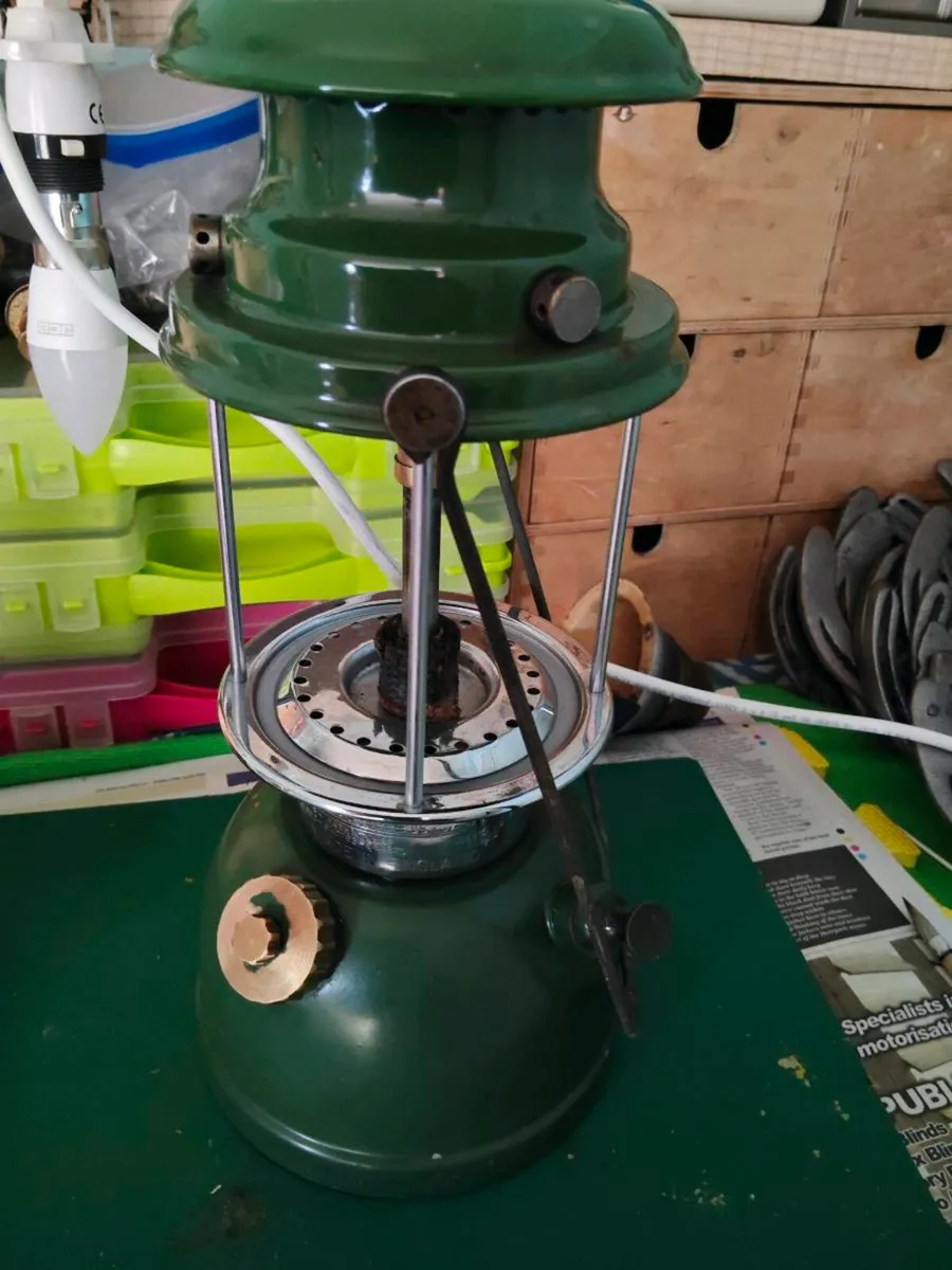 Vintage oil lamp - Image 1