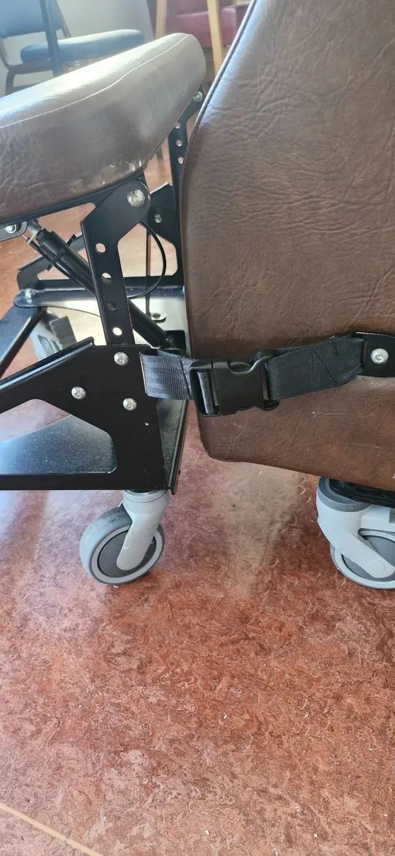Therapeutic mobility chair - Image 2