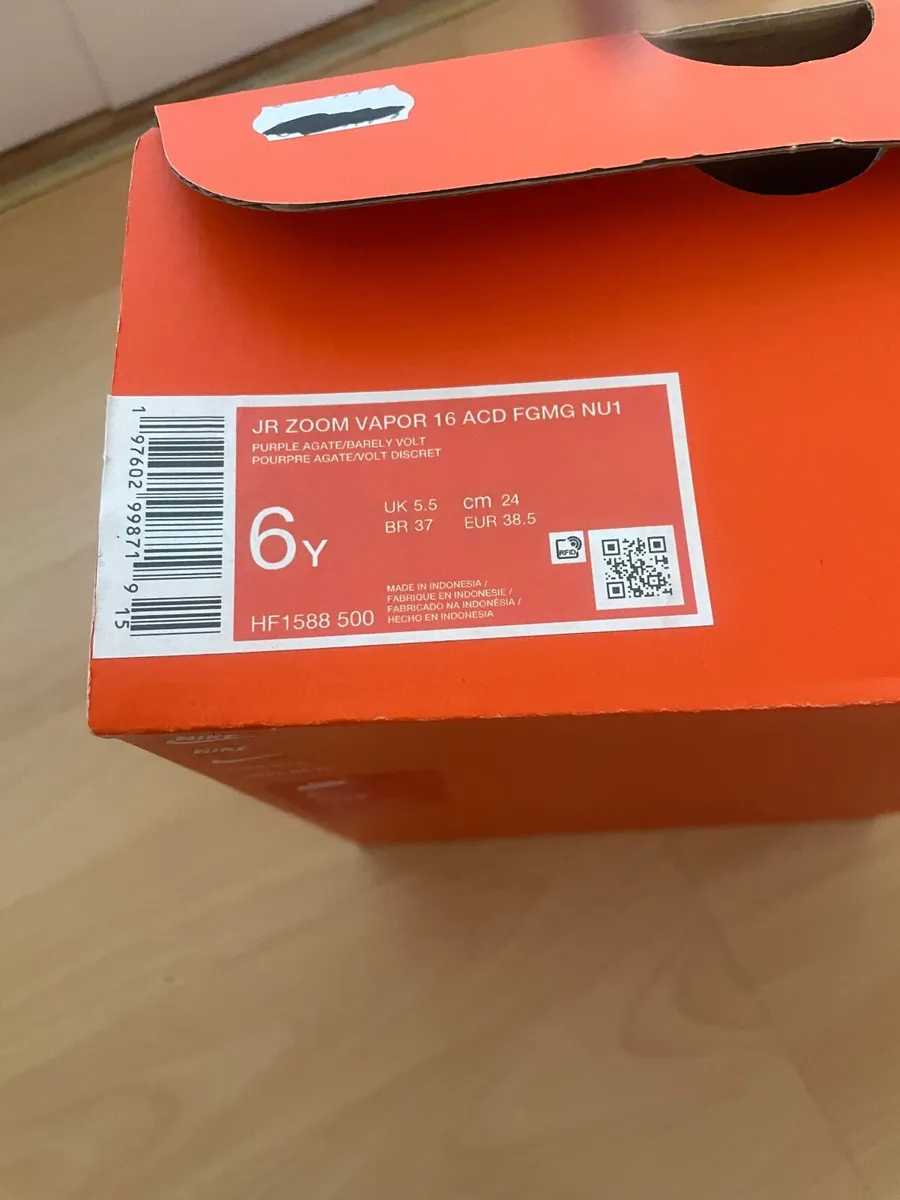 New Nike Football boots Size EU38.5 - Image 3