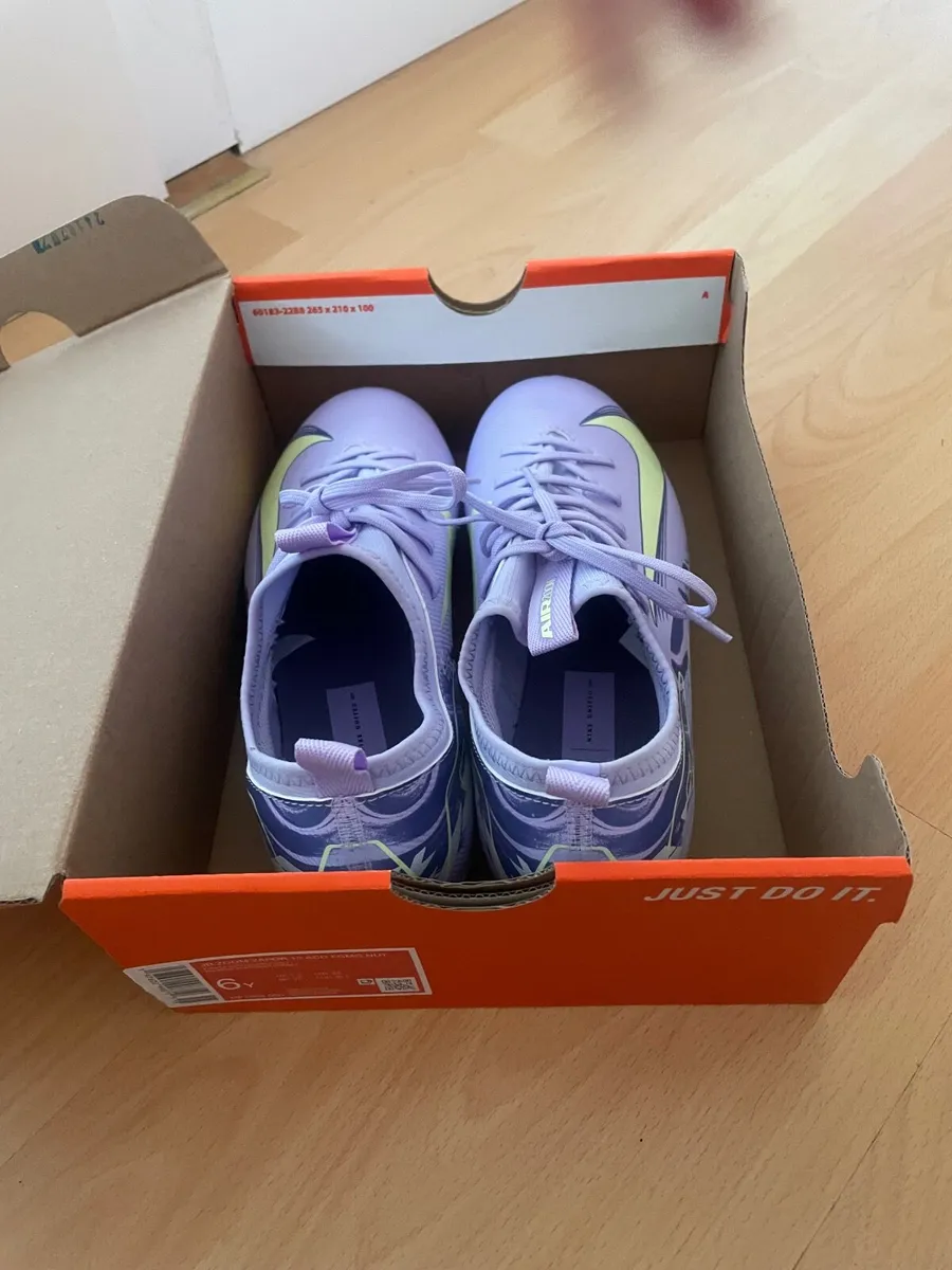 New Nike Football boots Size EU38.5 - Image 4