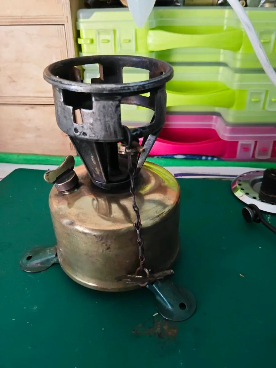 Vintage oil stove - Image 1