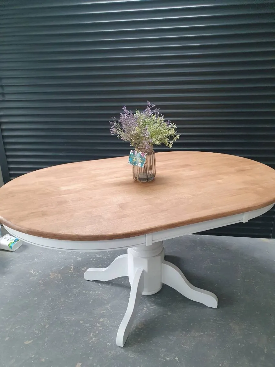 6 seater solid oak dining table - Image 1