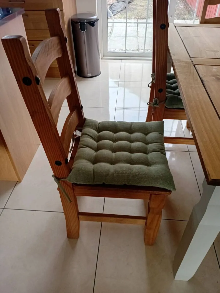 Kitchen table and 6 chairs - Image 2