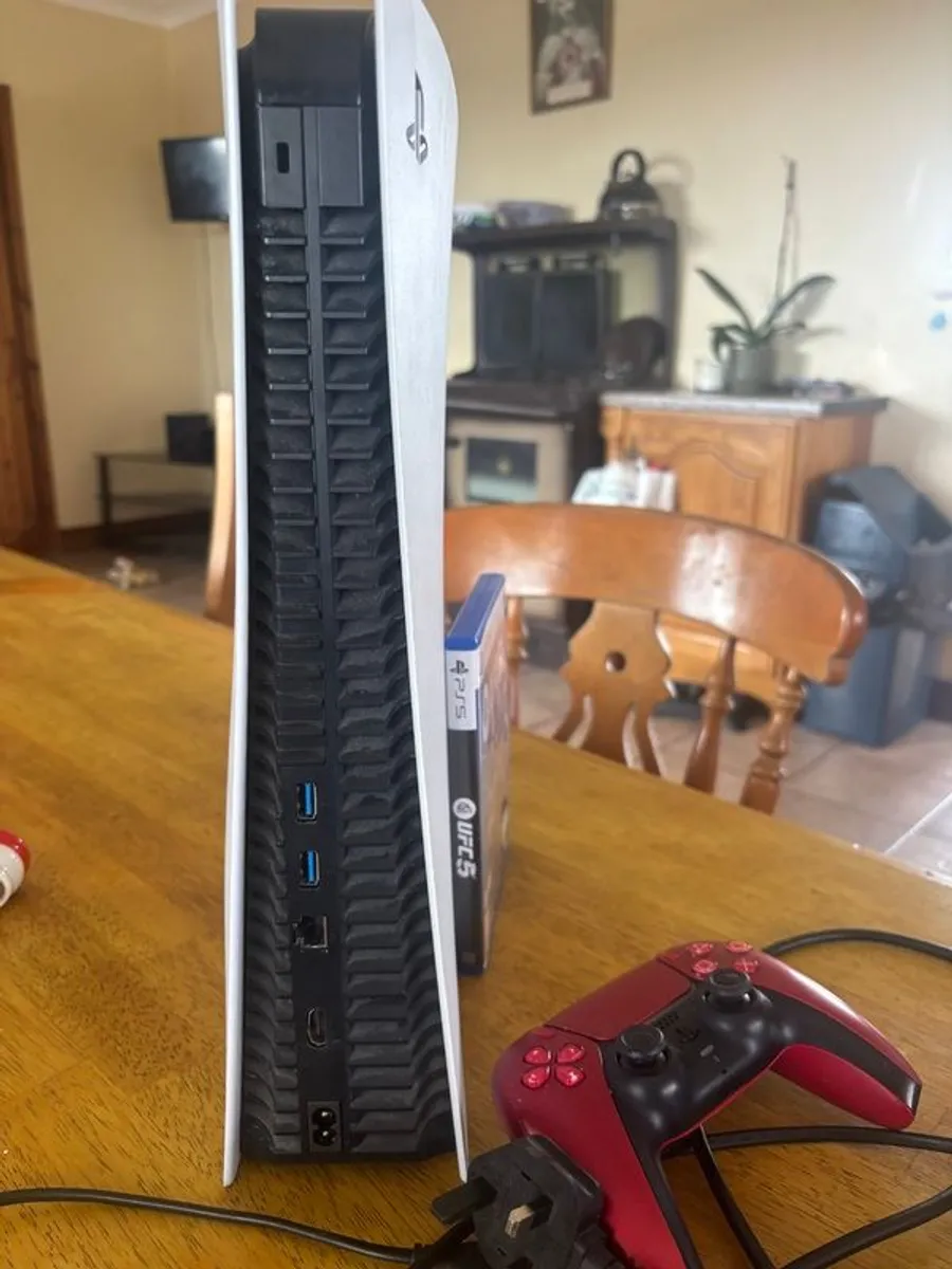 PS5 with disc drive - Image 3