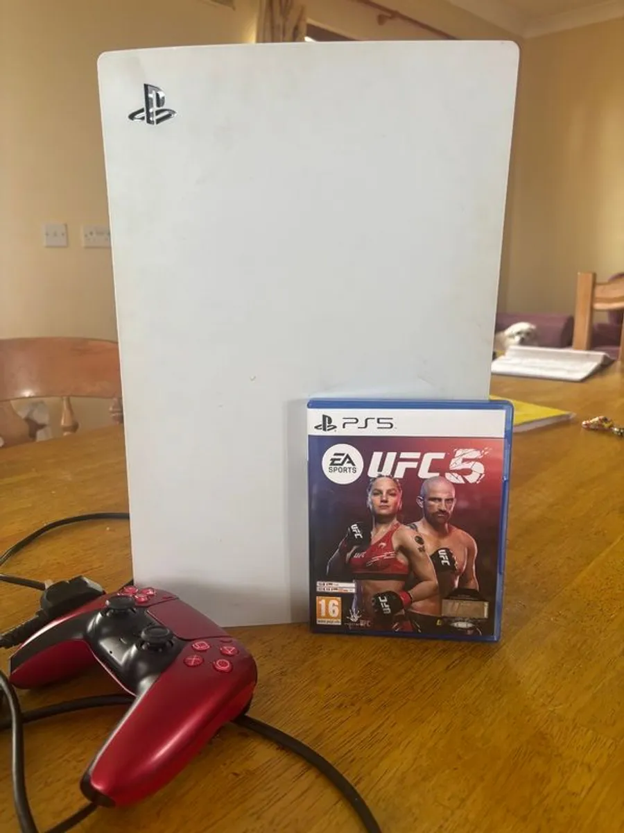 PS5 with disc drive - Image 4