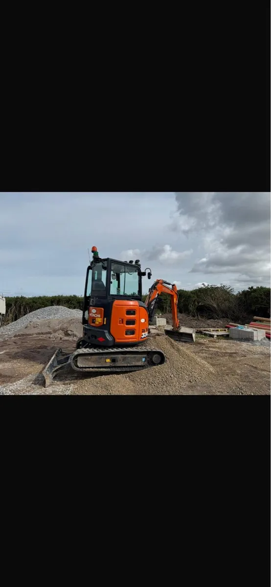 2021 hitachi 33 low hours - Image 2