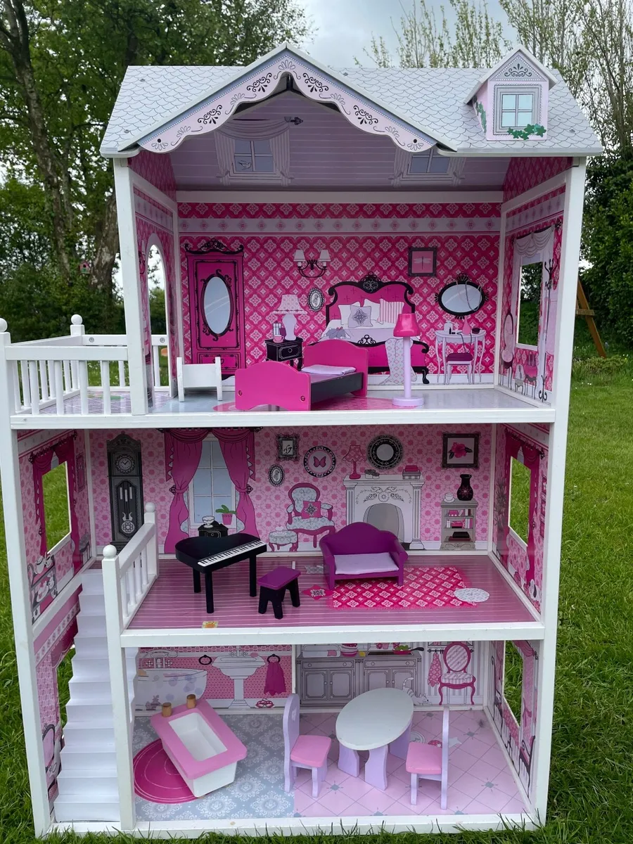 Dolls house - Image 1