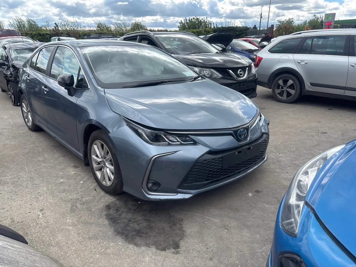 252 Toyota Corolla hybrid breaking - Image 2