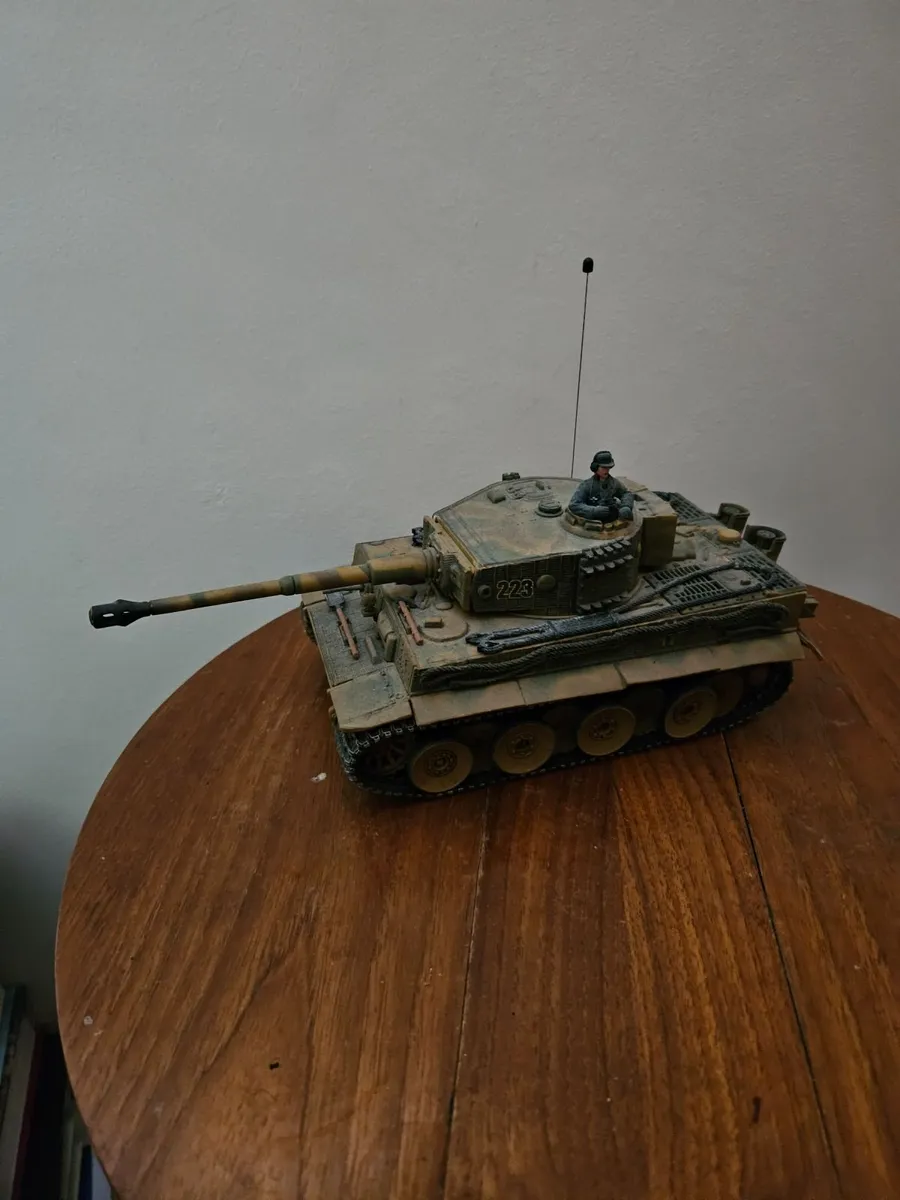 Corgi Forces of Valor German WW2 Tiger - Image 2