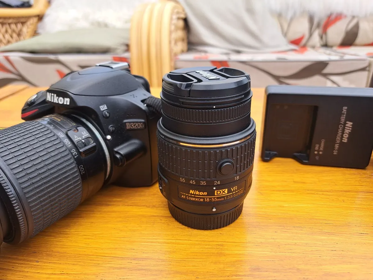 Nikon D3200 Digital camera & lens - Image 2