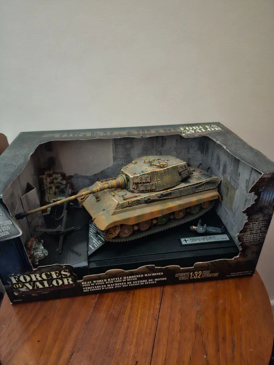 Corgi Forces of Valor German WW2 King Tiger - Image 2