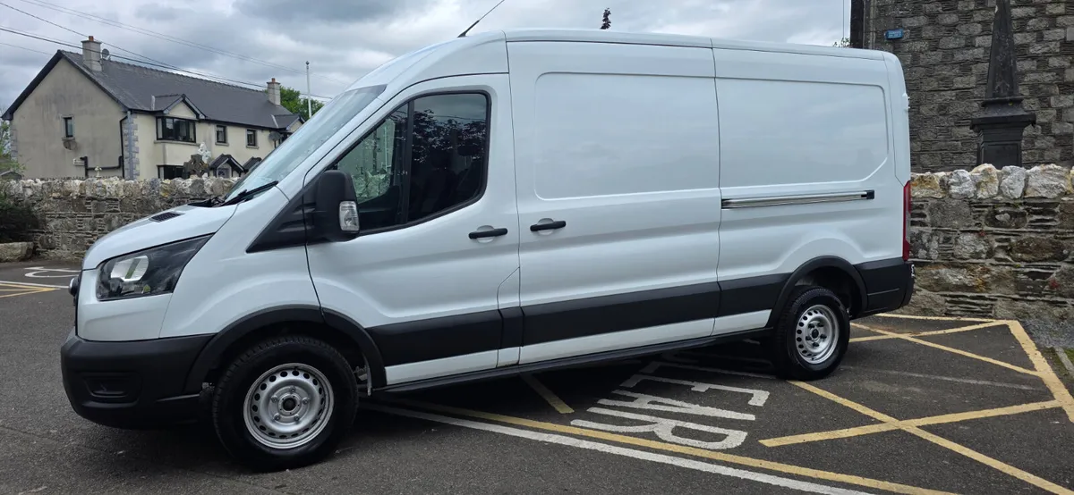 Ford Transit 2023 - Image 2