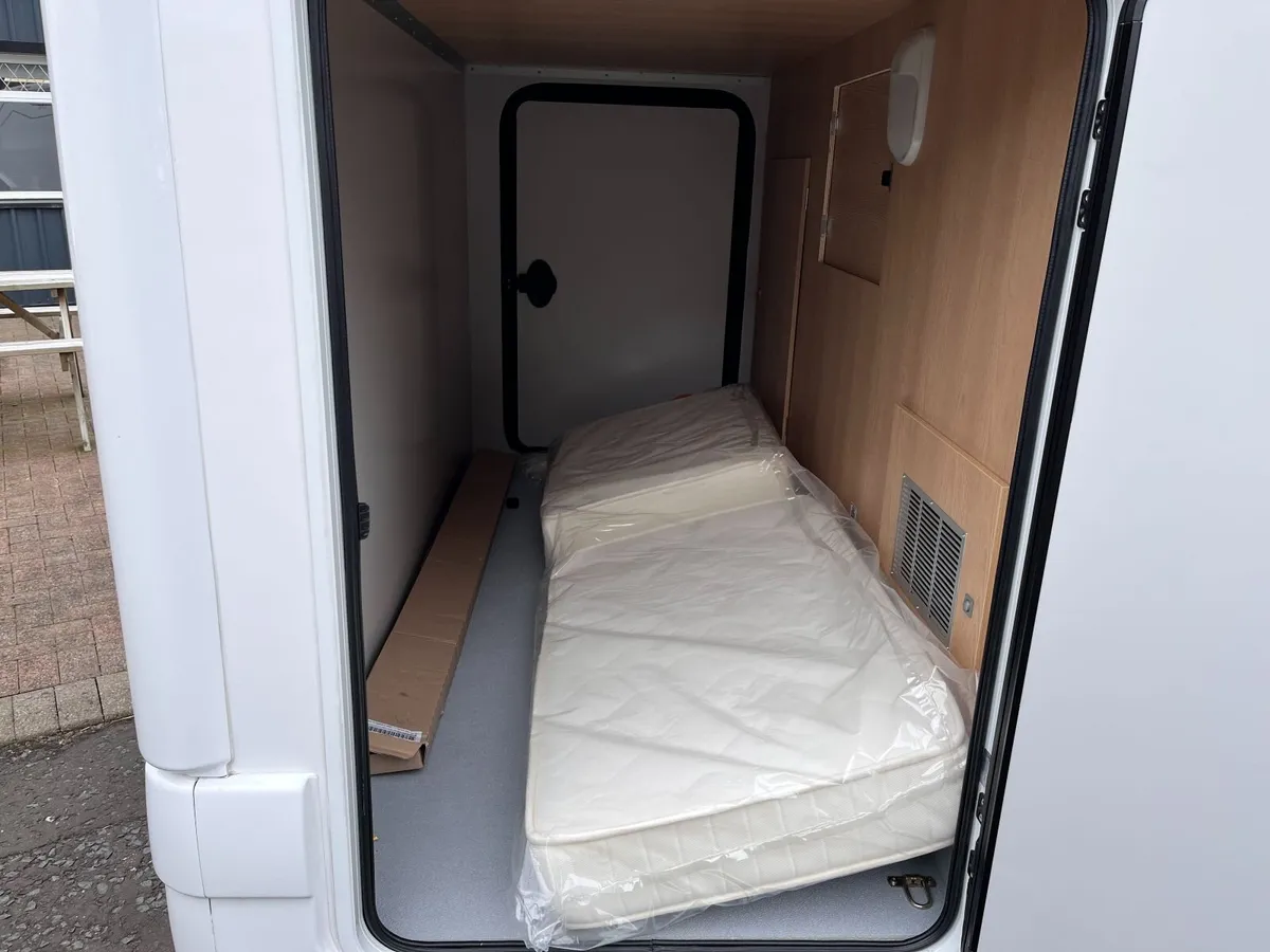 New Giotti Line Sienna 395F - 4 Berth - Image 4