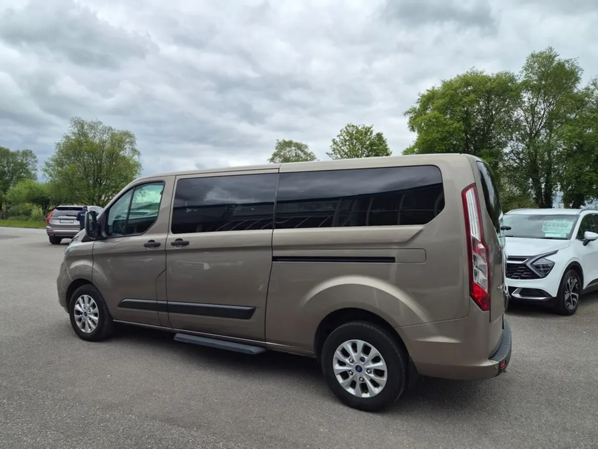 Ford Transit Custom Kombi 320L Trend 2.0TD130 4 - Image 3