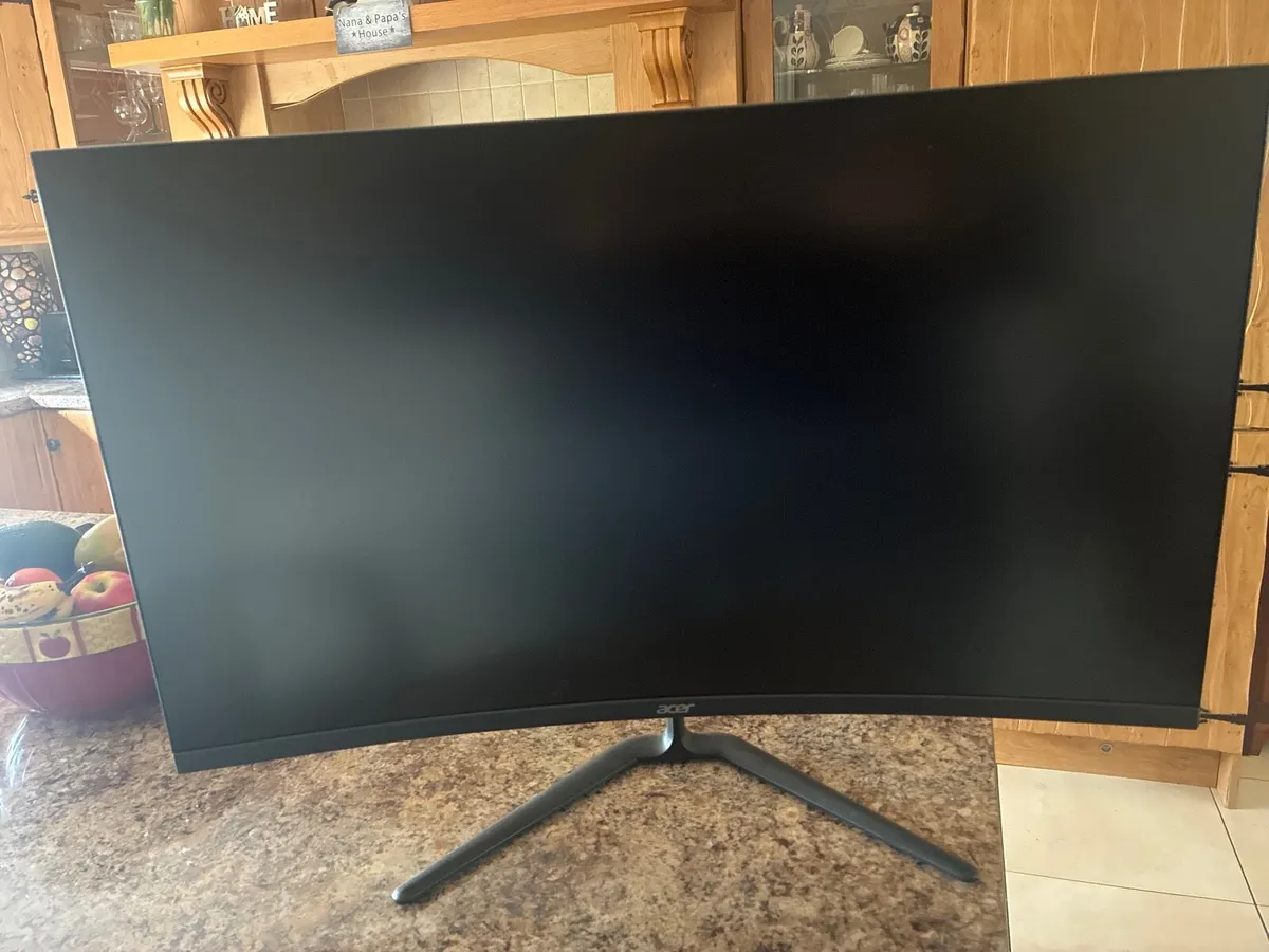 Acer 31.5” curved monitor fhd - Image 1