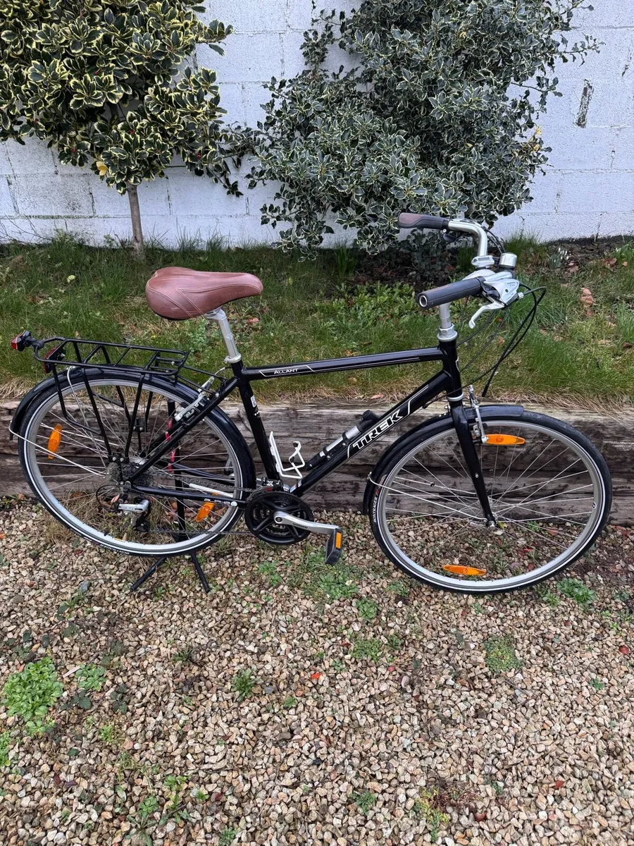 Trek Allant City Bike+Panniers - Image 2