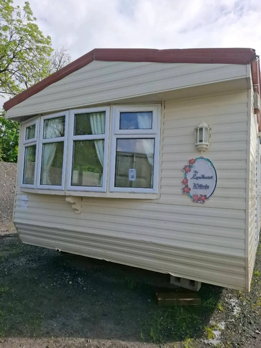 36 x 12 Lyndhurst Mobile Home - Image 1