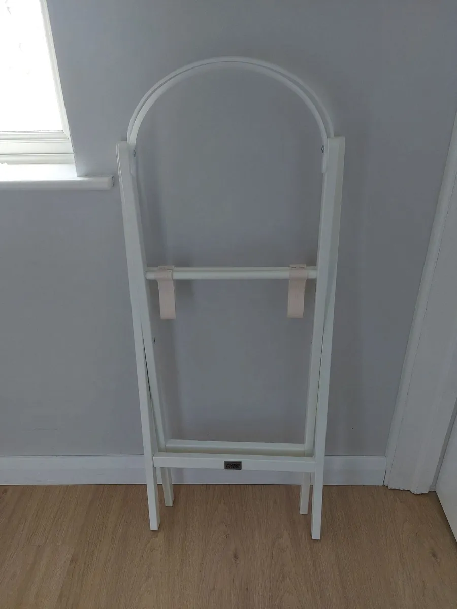 Moses Basket and Baby Chair - Image 4