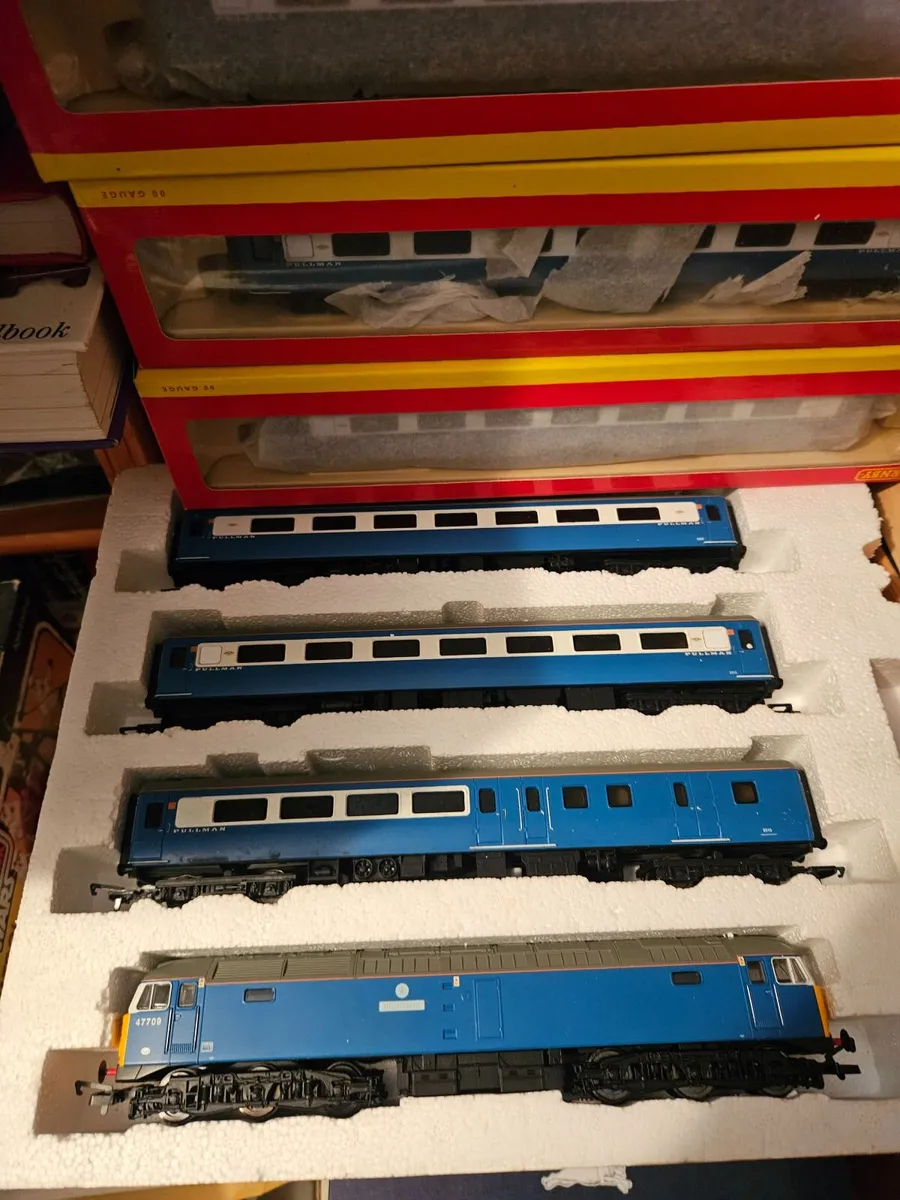 Hornby OO Gauge Blue Pullman - Image 3