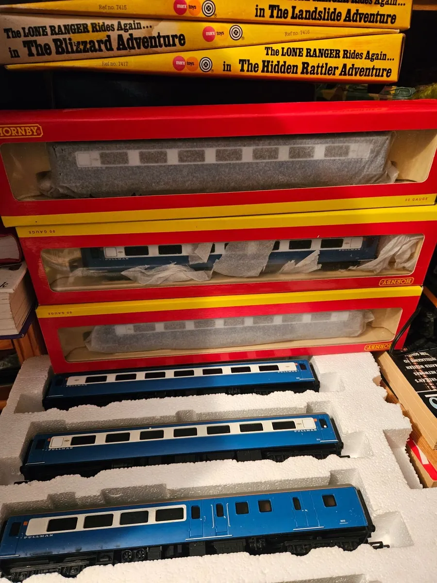 Hornby OO Gauge Blue Pullman - Image 4