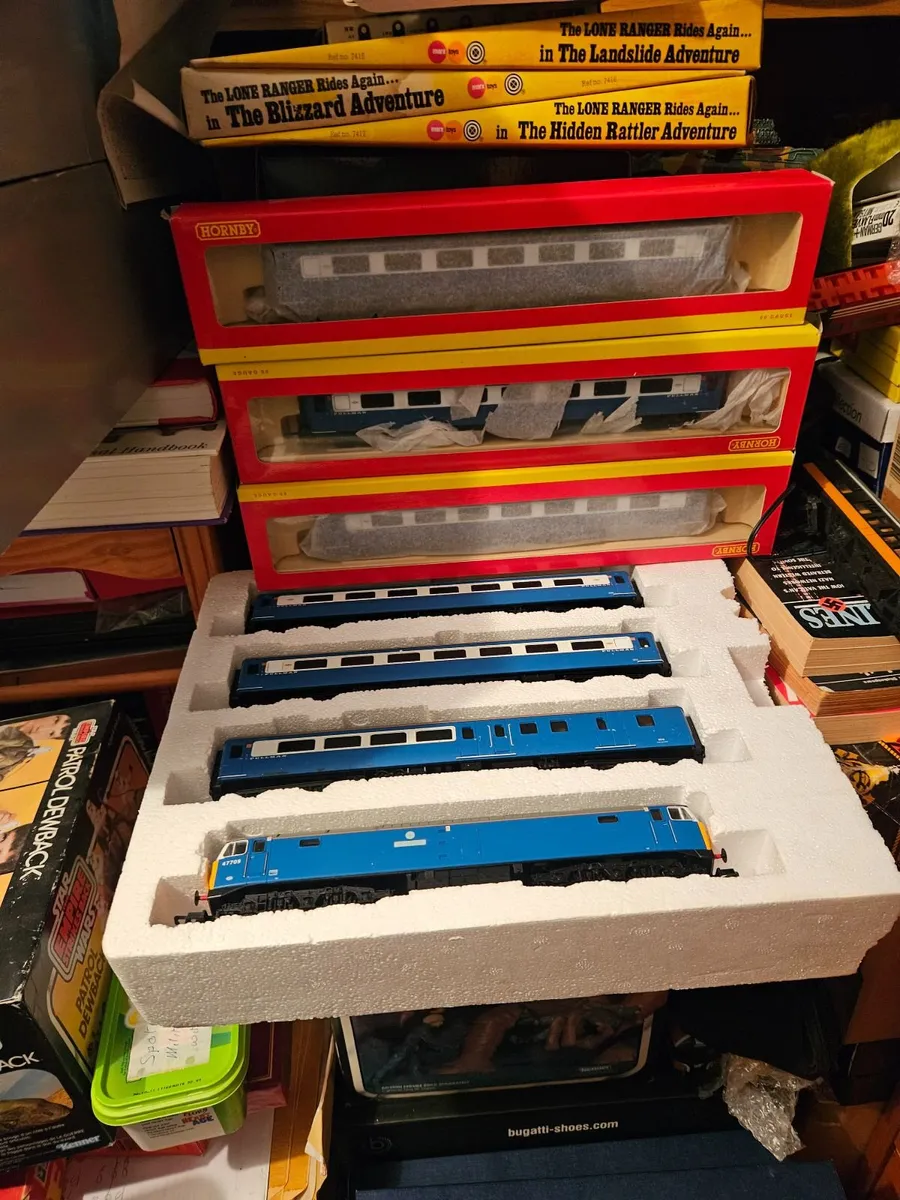 Hornby OO Gauge Blue Pullman - Image 1