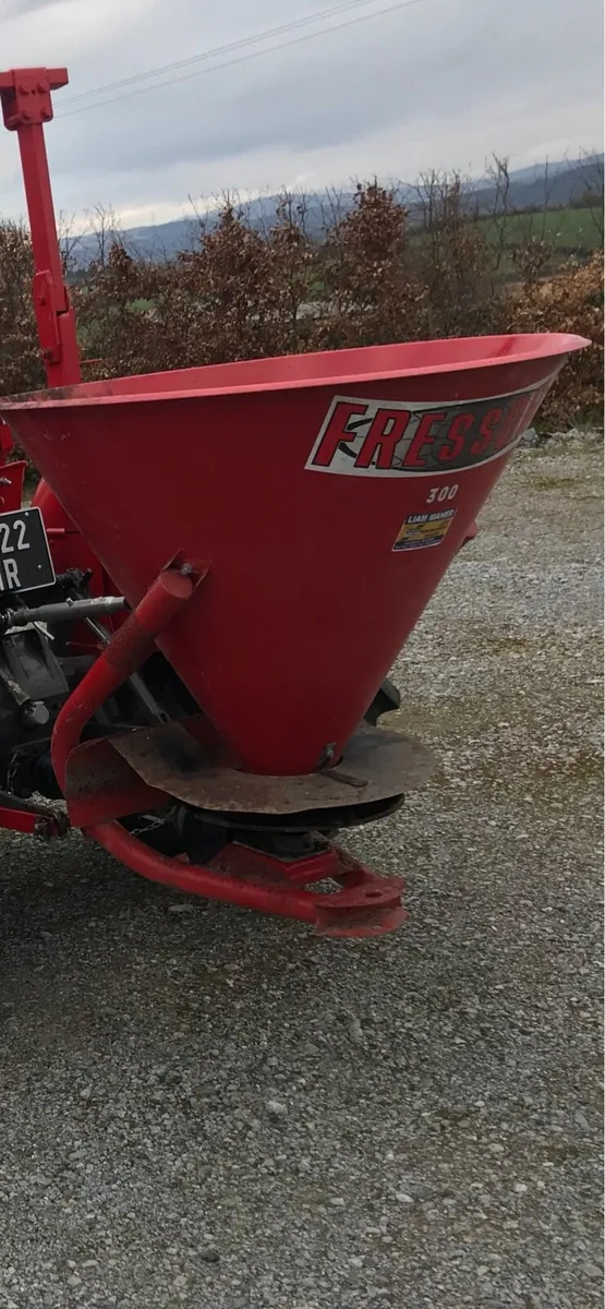 Fertilizer spreader/ Generator - Image 1