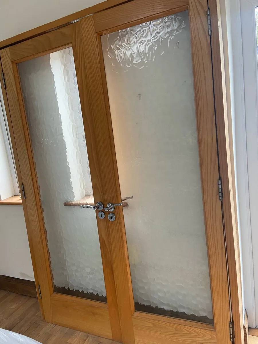 Double handmade ash doors and frame - Image 3