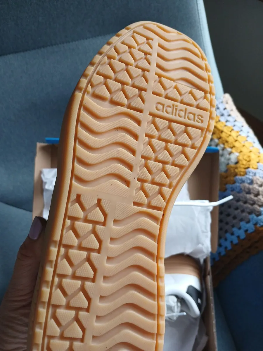 Adidas vl courts uk6  new in box - Image 3