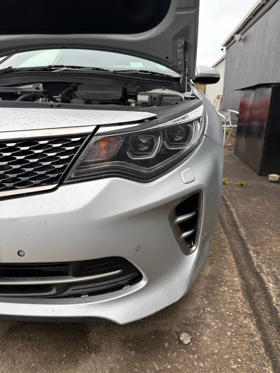 looking for a front bumper, right driver's side - Image 1