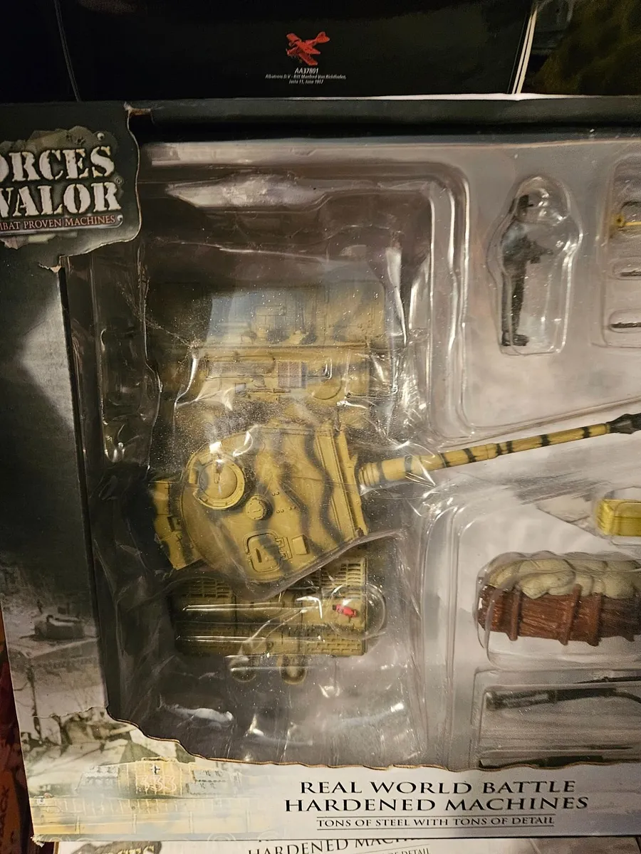 Corgi Forces of Valor German WW2 Tiger Tank 1.32 - Image 2