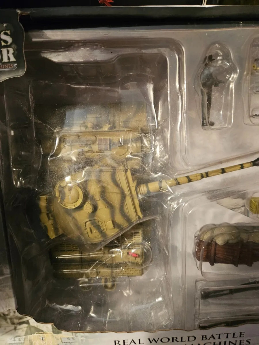 Corgi Forces of Valor German WW2 Tiger Tank 1.32 - Image 4