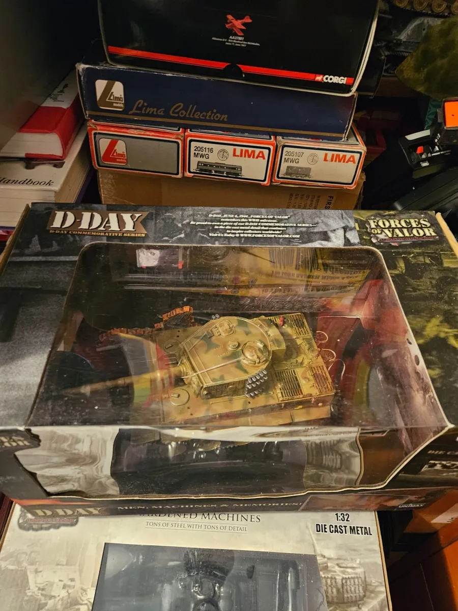 Corgi Forces of Valor German WW2 Tiger Tank 1.32 - Image 3