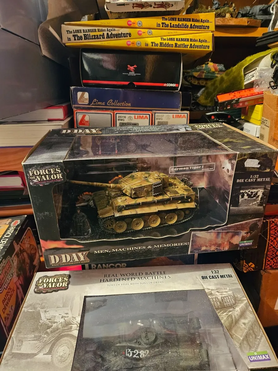 Corgi Forces of Valor German WW2 Tiger Tank 1.32 - Image 4