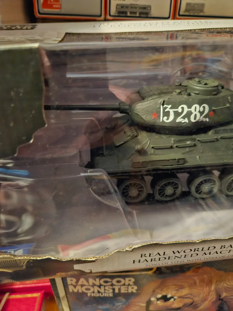 Corgi Forces of Valor Russian WW2 T34 - Image 2