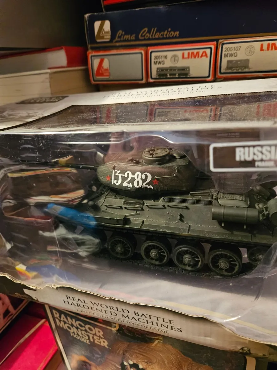 Corgi Forces of Valor Russian WW2 T34 - Image 3