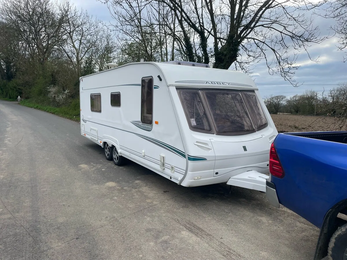 4 berth fixed bed caravan - Image 1