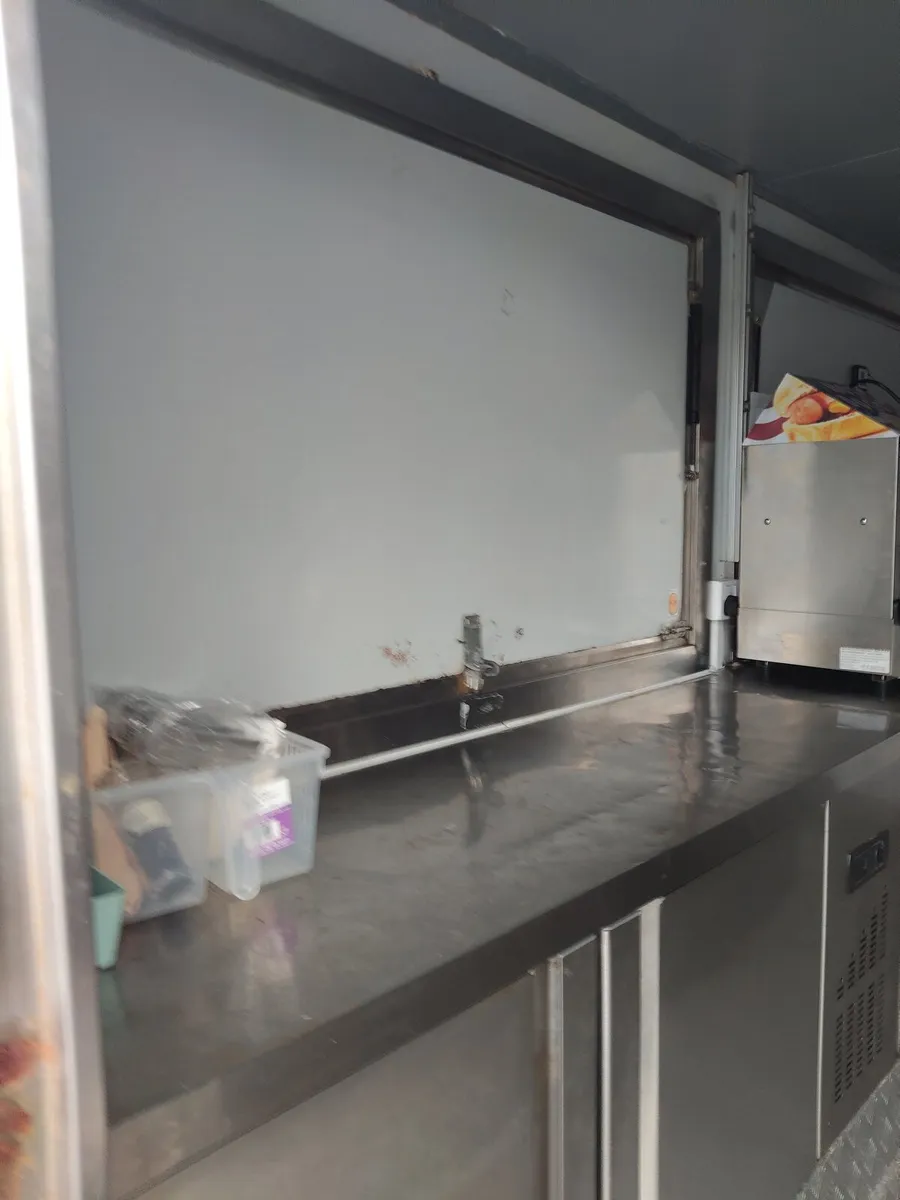 Catering trailer - Image 3