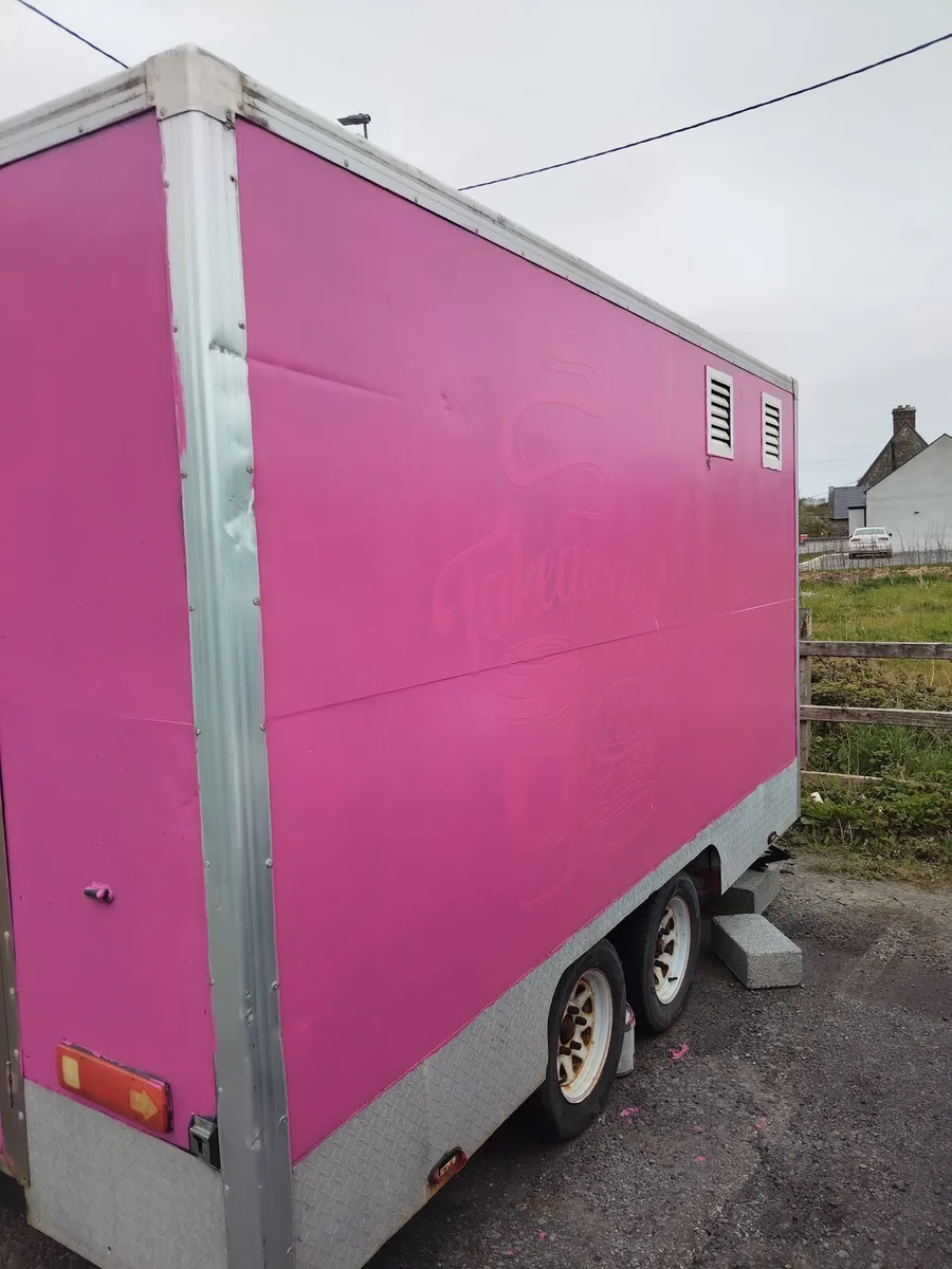 Catering trailer - Image 4