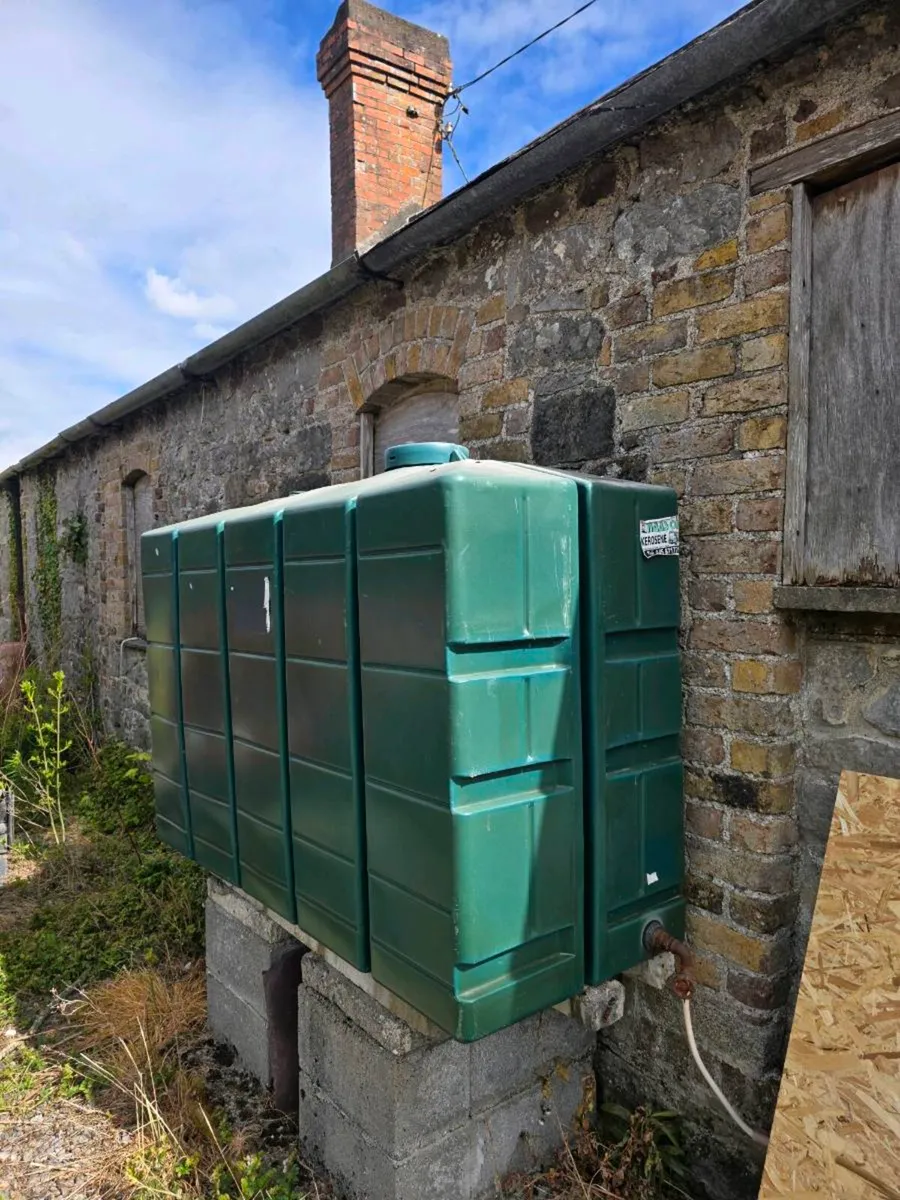 Oil tank