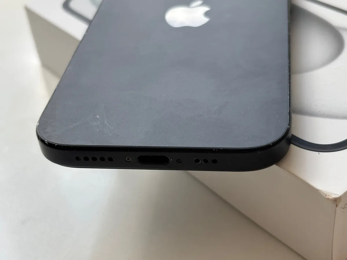 iPhone 15 Pro 256 GB Black - Image 4
