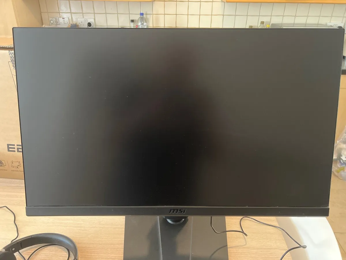 Gaming Monitor with hair phone - Image 1